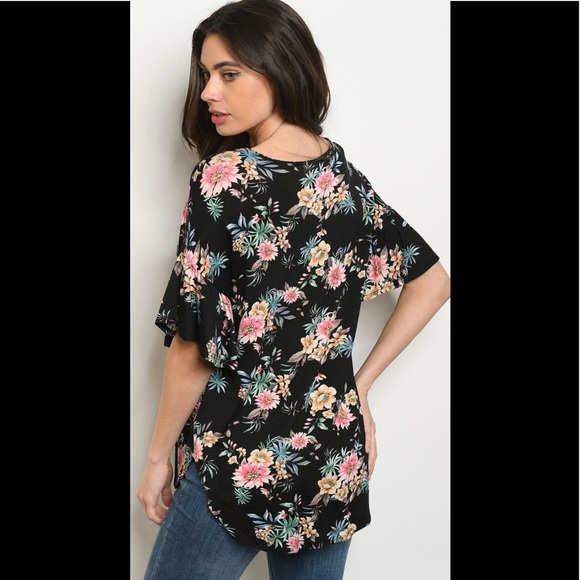2 for $40❤️black floral top - Picture 3 of 5